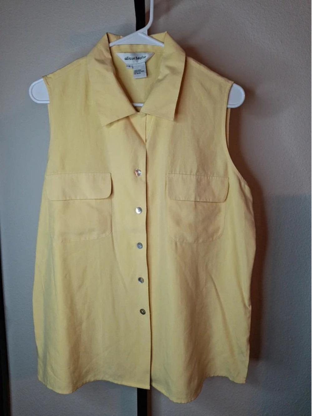 Vintage Allison Taylor pastel yellow sleeveless button-up shirt size L